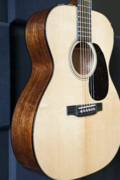 Martin 000-18MD: Modern Deluxe Acoustic Guitar -Guitar Store GFP 02778