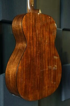 Martin 000-18MD: Modern Deluxe Acoustic Guitar -Guitar Store GFP 02781