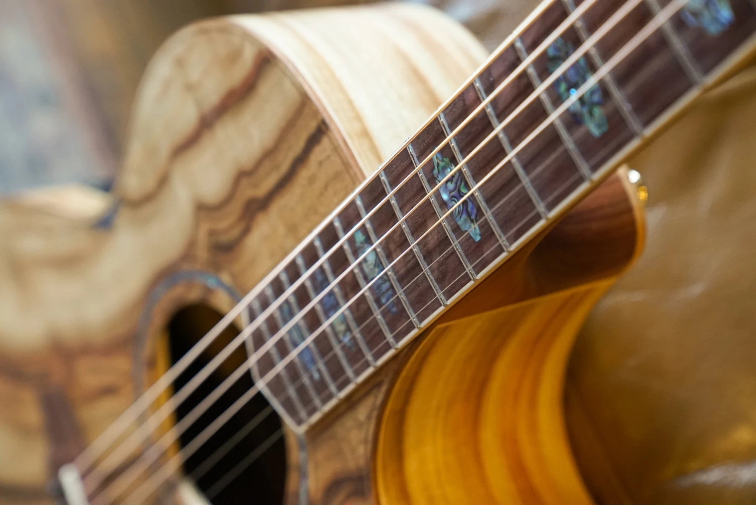 Cole Clark Angel 3 Acoustic Guitar - Camphor Laurel AN3EC-CLCL-AE 4 Cole Clark Angel 3 Acoustic Guitar - Camphor Laurel AN3EC-CLCL-AE - Image 4