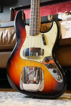 Fender Custom Shop Limited Edition '64 Jazz Bass Journeyman Relic - Super Faded Aged Three-Tone Sunburst -Guitar Store GFP 240226 DSC06935