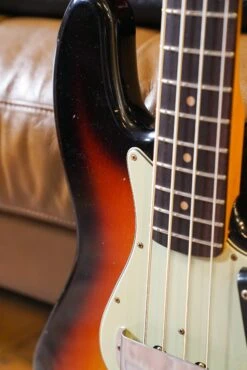 Fender Custom Shop Limited Edition '64 Jazz Bass Journeyman Relic - Super Faded Aged Three-Tone Sunburst -Guitar Store GFP 240226 DSC06936