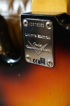 Fender Custom Shop Limited Edition '64 Jazz Bass Journeyman Relic - Super Faded Aged Three-Tone Sunburst -Guitar Store GFP 240226 DSC06941