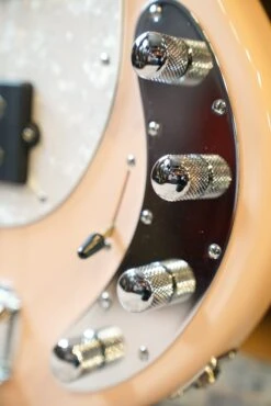 Music Man Stingray Special 4HH Bass - Pueblo Pink -Guitar Store GFP 240417 DSC07776