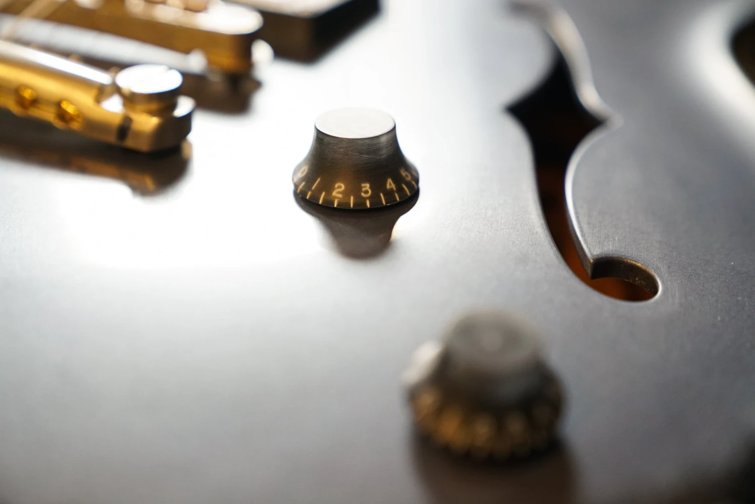 Nik Huber Rietbergen - Charcoal Frost 5 Nik Huber Rietbergen - Charcoal Frost - Image 5