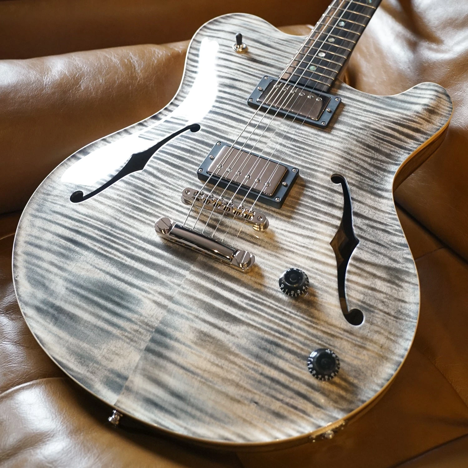 Nik Huber Rietbergen - Charcoal (Black Korina Body/Neck) 4 Nik Huber Rietbergen - Charcoal (Black Korina Body/Neck) - Image 4