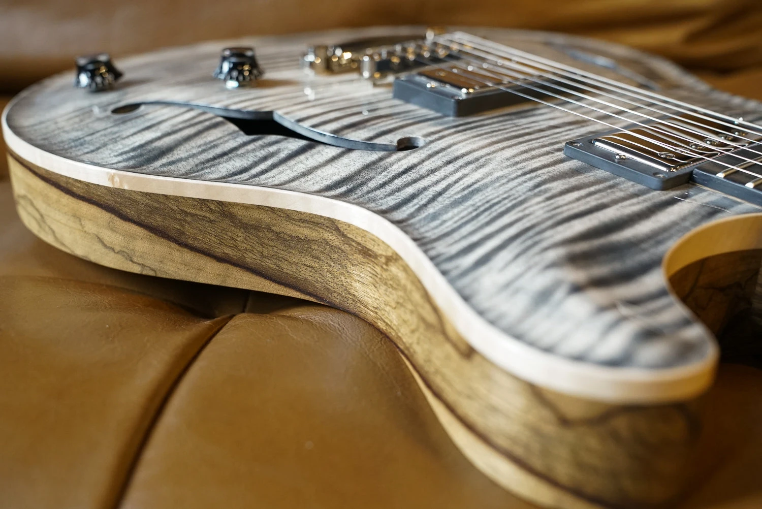 Nik Huber Rietbergen - Charcoal (Black Korina Body/Neck) 8 Nik Huber Rietbergen - Charcoal (Black Korina Body/Neck) - Image 8