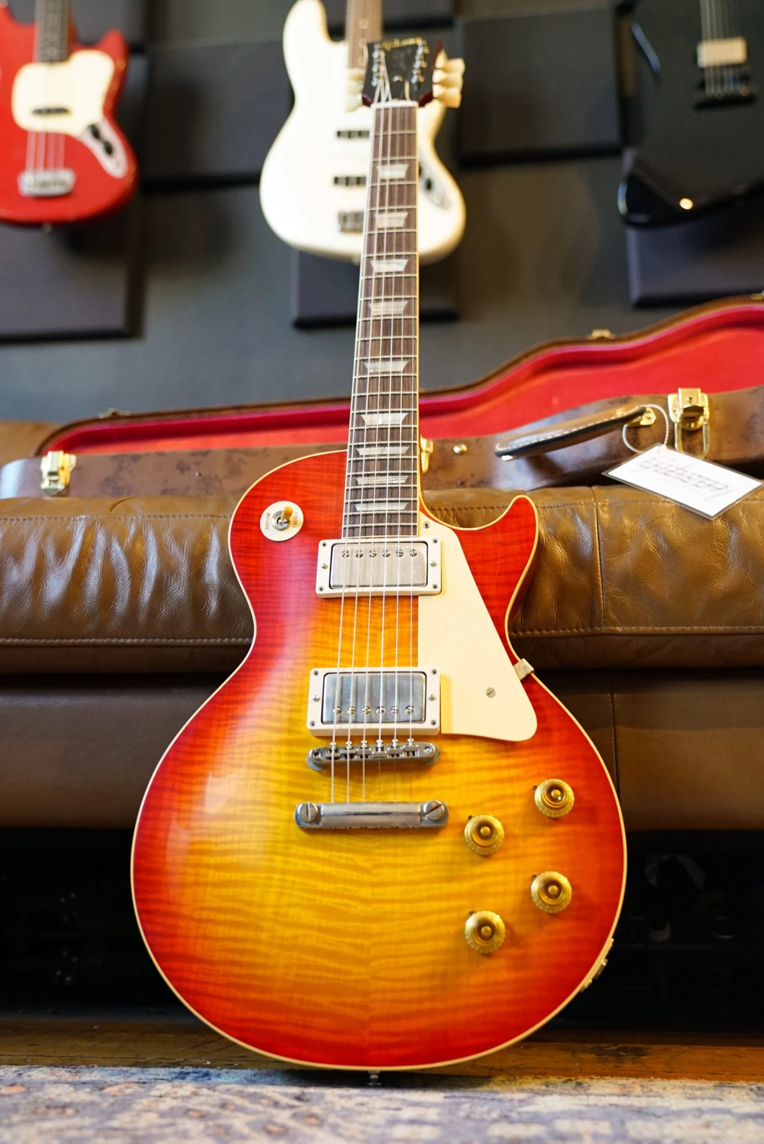 Gibson Custom Shop '59 Les Paul Standard Reissue - Washed Cherry Sunburst VOS 1 Gibson Custom Shop '59 Les Paul Standard Reissue - Washed Cherry Sunburst VOS