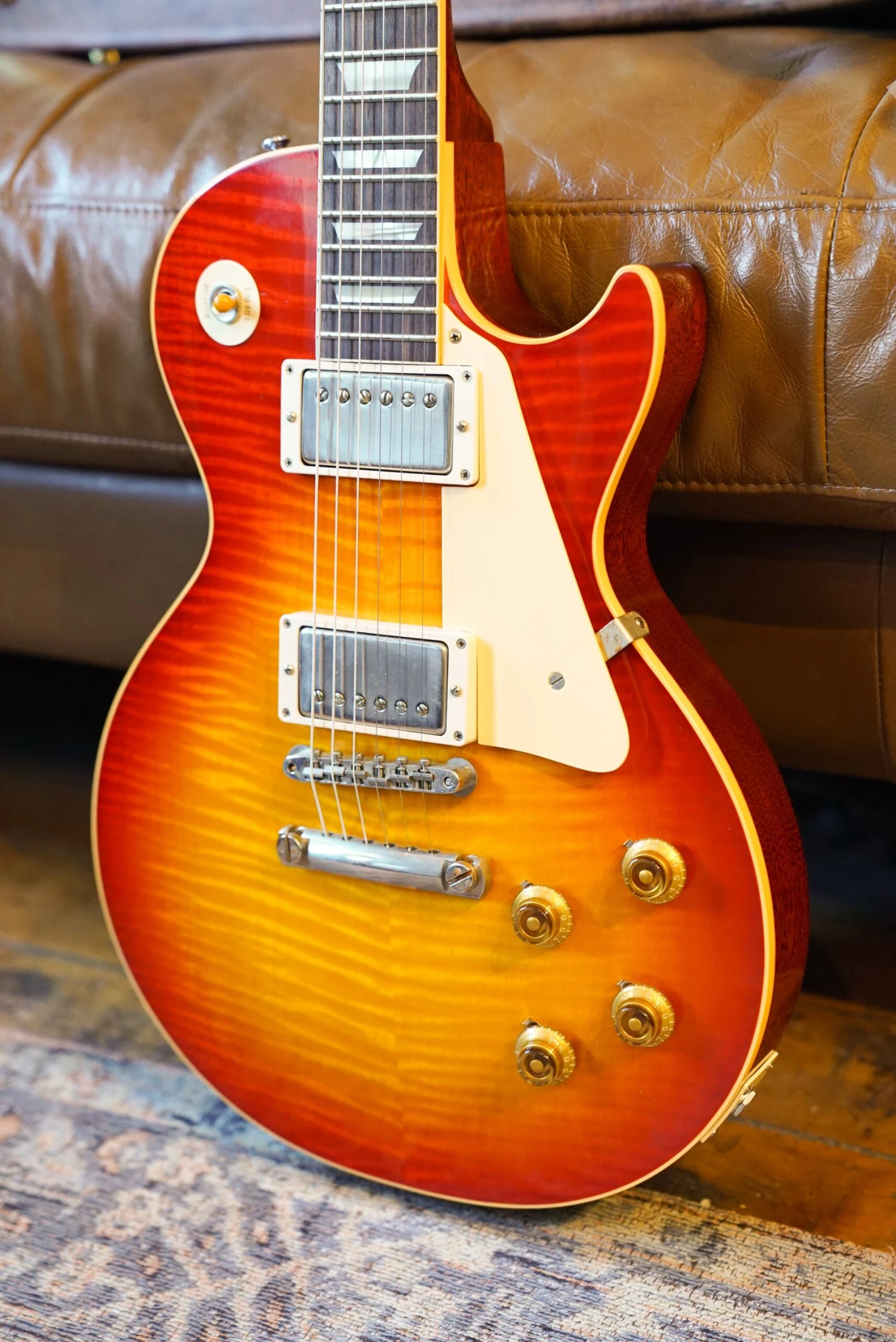 Gibson Custom Shop '59 Les Paul Standard Reissue - Washed Cherry Sunburst VOS 3 Gibson Custom Shop '59 Les Paul Standard Reissue - Washed Cherry Sunburst VOS - Image 3