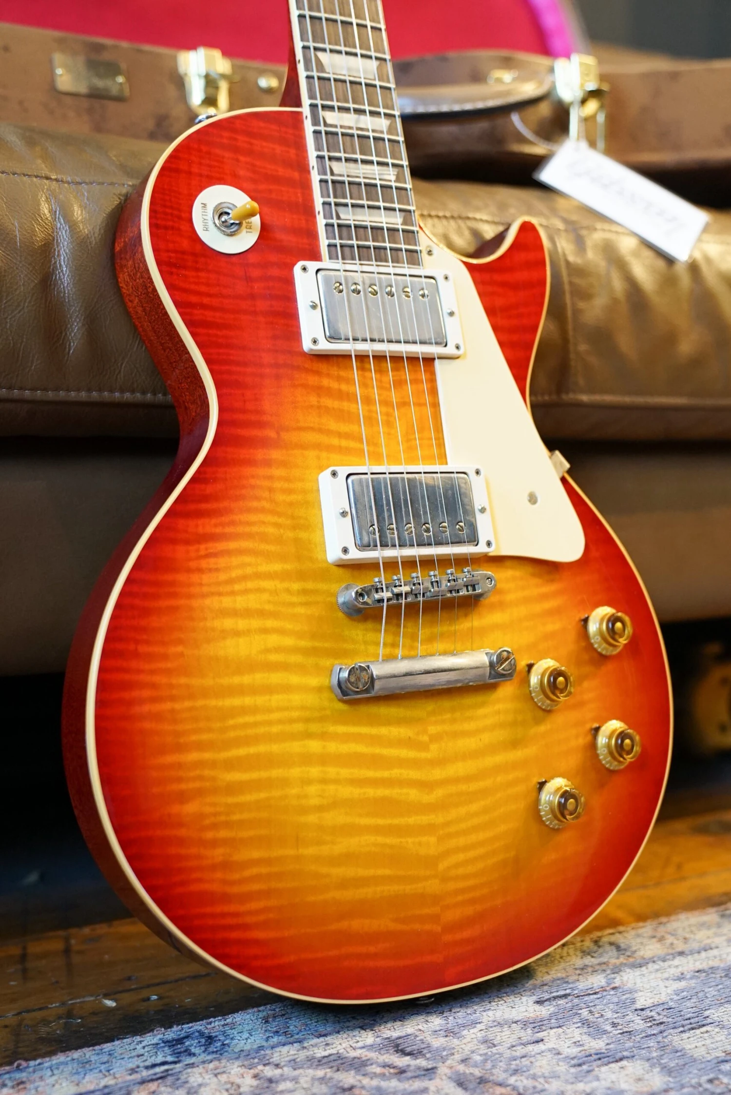 Gibson Custom Shop '59 Les Paul Standard Reissue - Washed Cherry Sunburst VOS 2 Gibson Custom Shop '59 Les Paul Standard Reissue - Washed Cherry Sunburst VOS - Image 2