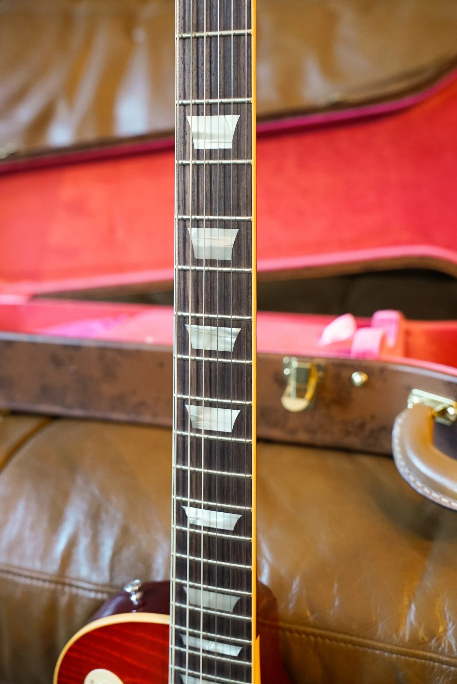 Gibson Custom Shop '59 Les Paul Standard Reissue - Washed Cherry Sunburst VOS 5 Gibson Custom Shop '59 Les Paul Standard Reissue - Washed Cherry Sunburst VOS - Image 5