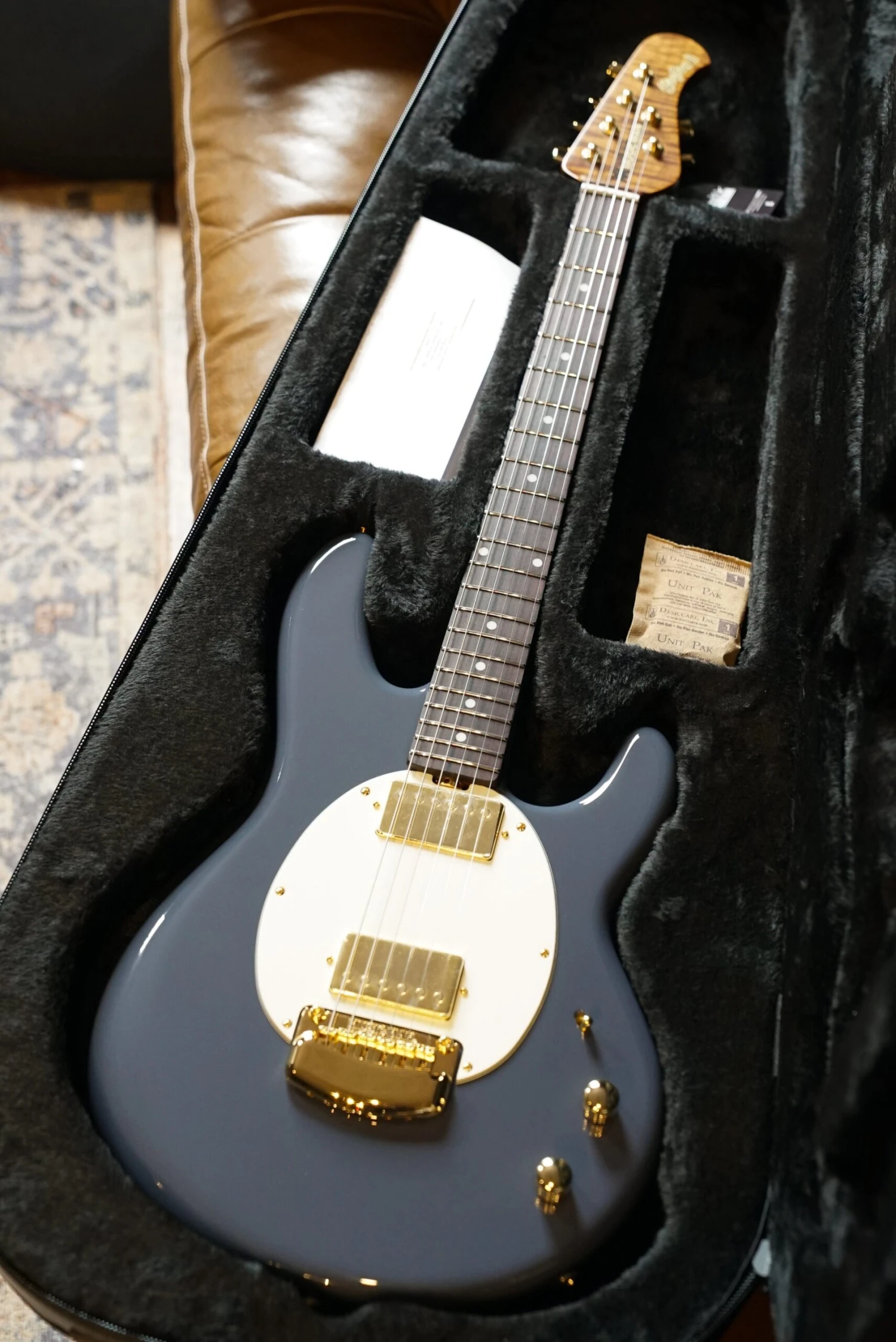 Ernie Ball Music Man StingRay II, Charcoal Blue 8 Ernie Ball Music Man StingRay II, Charcoal Blue - Image 8