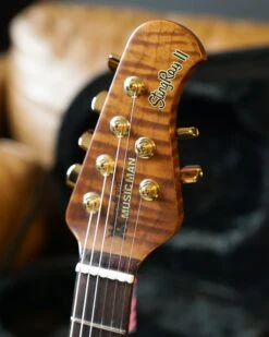 Ernie Ball Music Man StingRay II, Charcoal Blue 11 Ernie Ball Music Man StingRay II, Charcoal Blue -Guitar Store GFP 250130 DSC02401