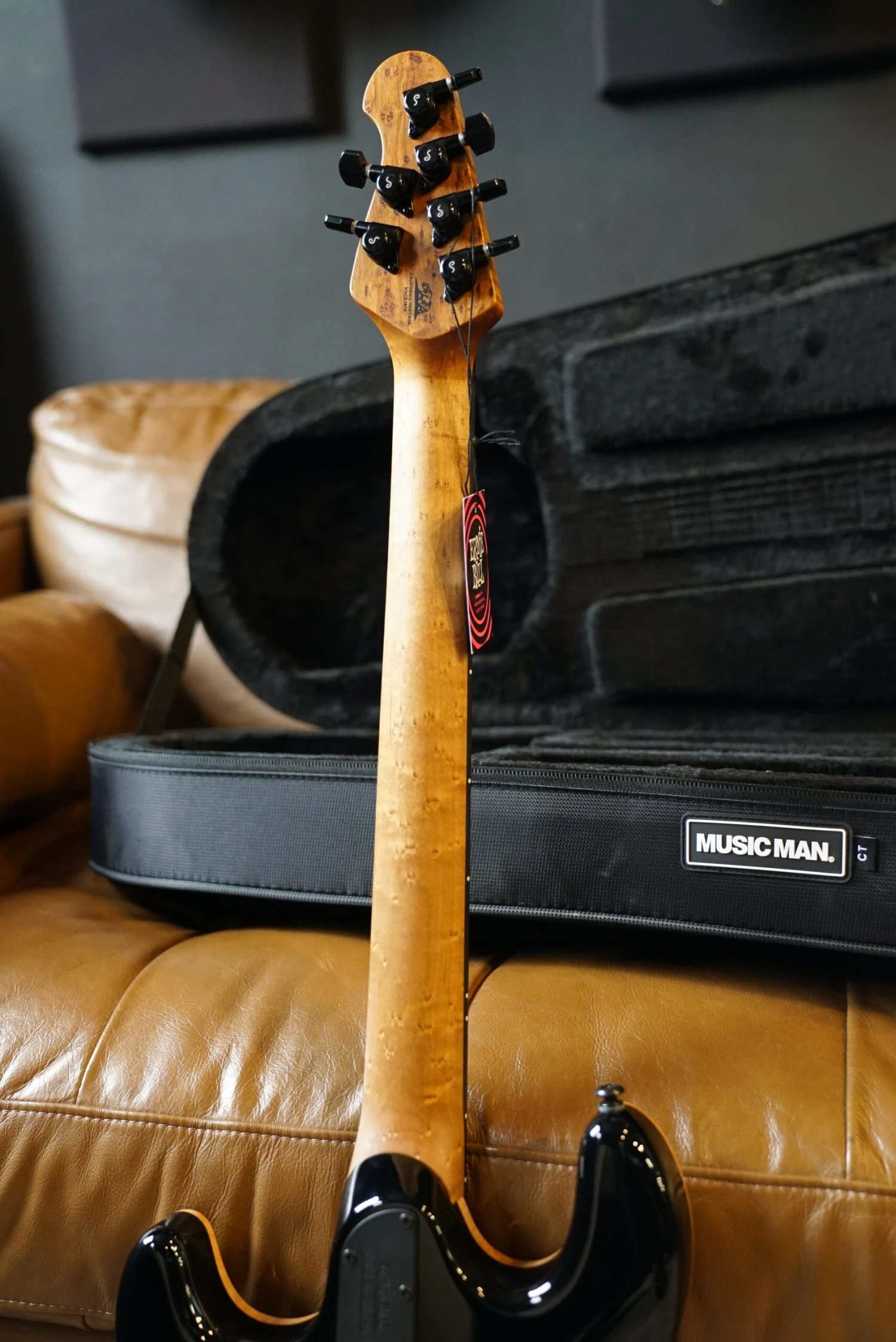 Music Man Sabre Guitar HT HH - Blackout 7 Music Man Sabre Guitar HT HH - Blackout - Image 7