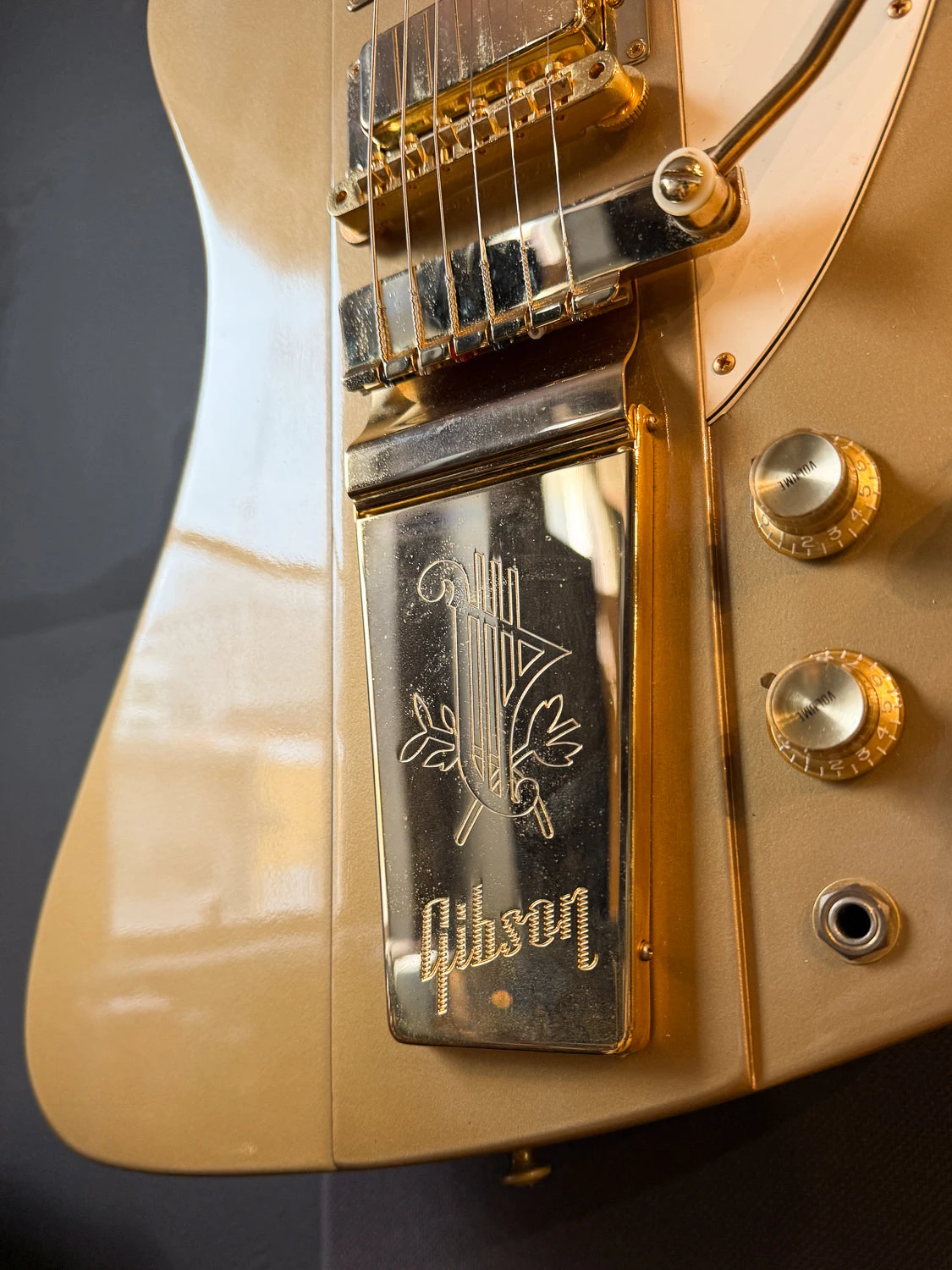 Pre-Owned Gibson Custom Shop 20th Anniversary 1965 Firebird VII Reissue, Golden Mist 4 Pre-Owned Gibson Custom Shop 20th Anniversary 1965 Firebird VII Reissue, Golden Mist - Image 4