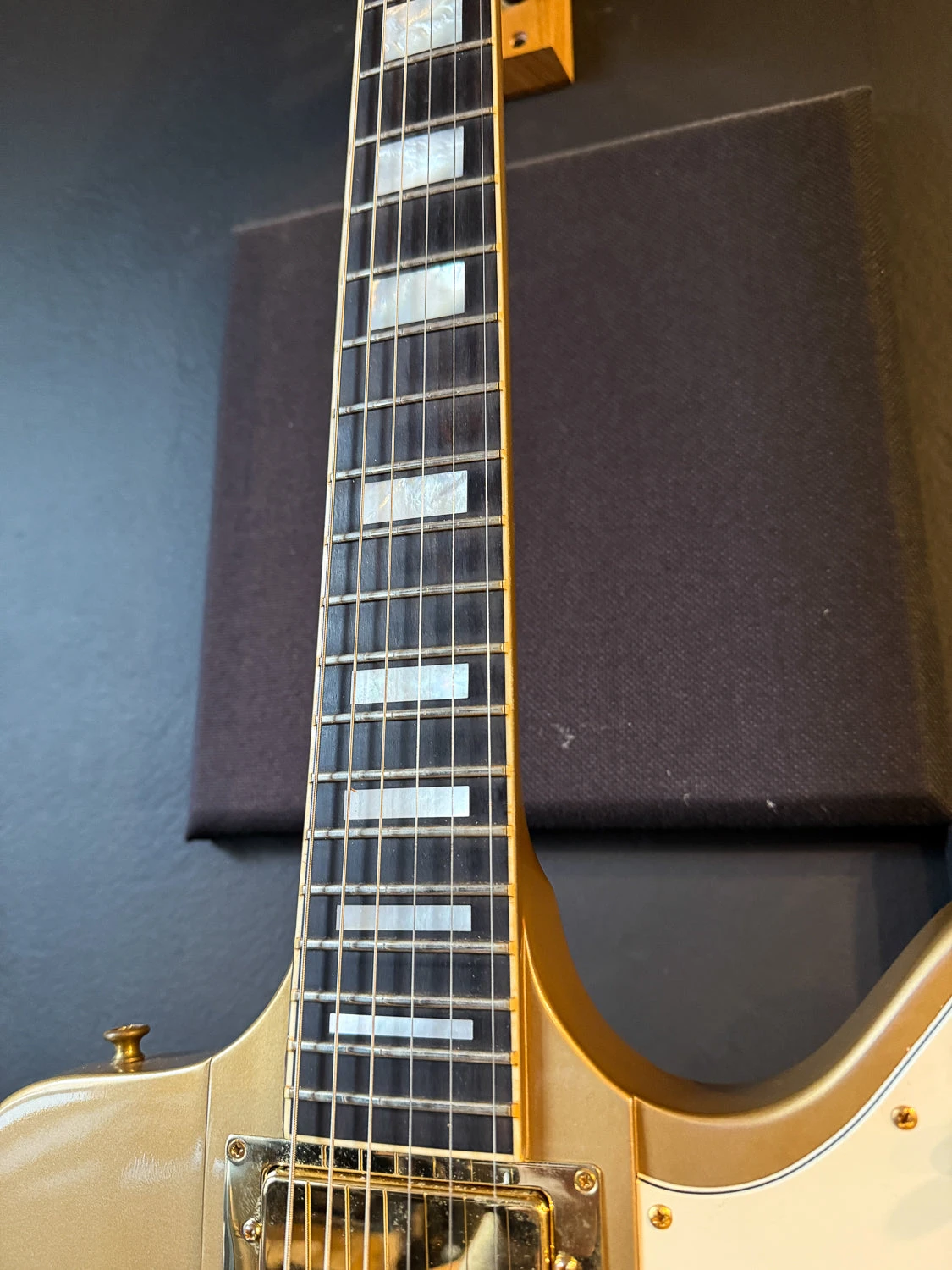 Pre-Owned Gibson Custom Shop 20th Anniversary 1965 Firebird VII Reissue, Golden Mist 5 Pre-Owned Gibson Custom Shop 20th Anniversary 1965 Firebird VII Reissue, Golden Mist - Image 5