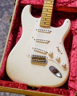 Pre-Owned Fender Custom Shop Limited Edition '55 Stratocaster Relic, Aged Olympic White "2018 -Guitar Store GFP 250401 DSC02712