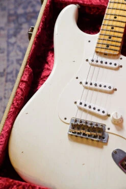 Pre-Owned Fender Custom Shop Limited Edition '55 Stratocaster Relic, Aged Olympic White "2018 -Guitar Store GFP 250401 DSC02713