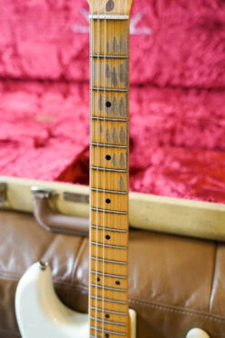 Pre-Owned Fender Custom Shop Limited Edition '55 Stratocaster Relic, Aged Olympic White "2018 -Guitar Store GFP 250401 DSC02716