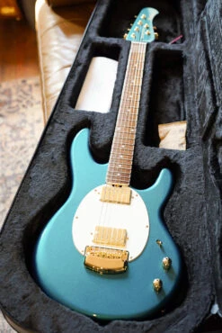 Ernie Ball Music Man StingRay II Deluxe, Pine Green 19 Ernie Ball Music Man StingRay II Deluxe, Pine Green -Guitar Store GFP 250404 DSC02786