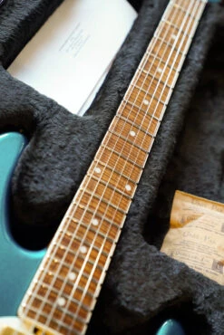 Ernie Ball Music Man StingRay II Deluxe, Pine Green 13 Ernie Ball Music Man StingRay II Deluxe, Pine Green -Guitar Store GFP 250404 DSC02787