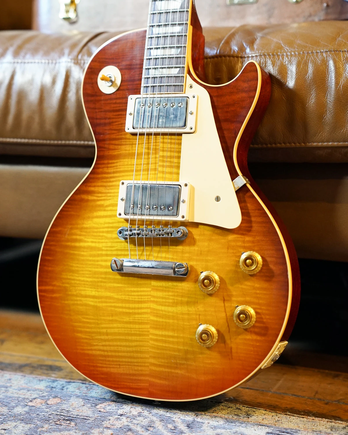 Gibson Custom Shop Murphy Lab Ultra Light Aged '59 Les Paul Standard Reissue - Royal Teaburst, Light Back Upgrade 2 Gibson Custom Shop Murphy Lab Ultra Light Aged '59 Les Paul Standard Reissue - Royal Teaburst, Light Back Upgrade - Image 2