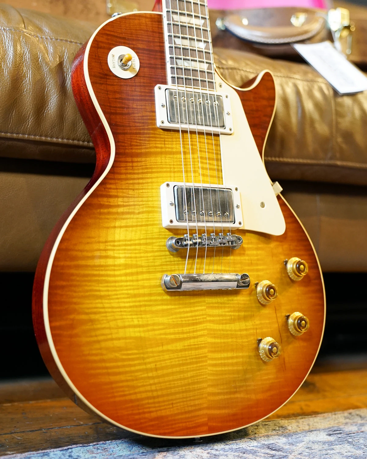 Gibson Custom Shop Murphy Lab Ultra Light Aged '59 Les Paul Standard Reissue - Royal Teaburst, Light Back Upgrade 3 Gibson Custom Shop Murphy Lab Ultra Light Aged '59 Les Paul Standard Reissue - Royal Teaburst, Light Back Upgrade - Image 3
