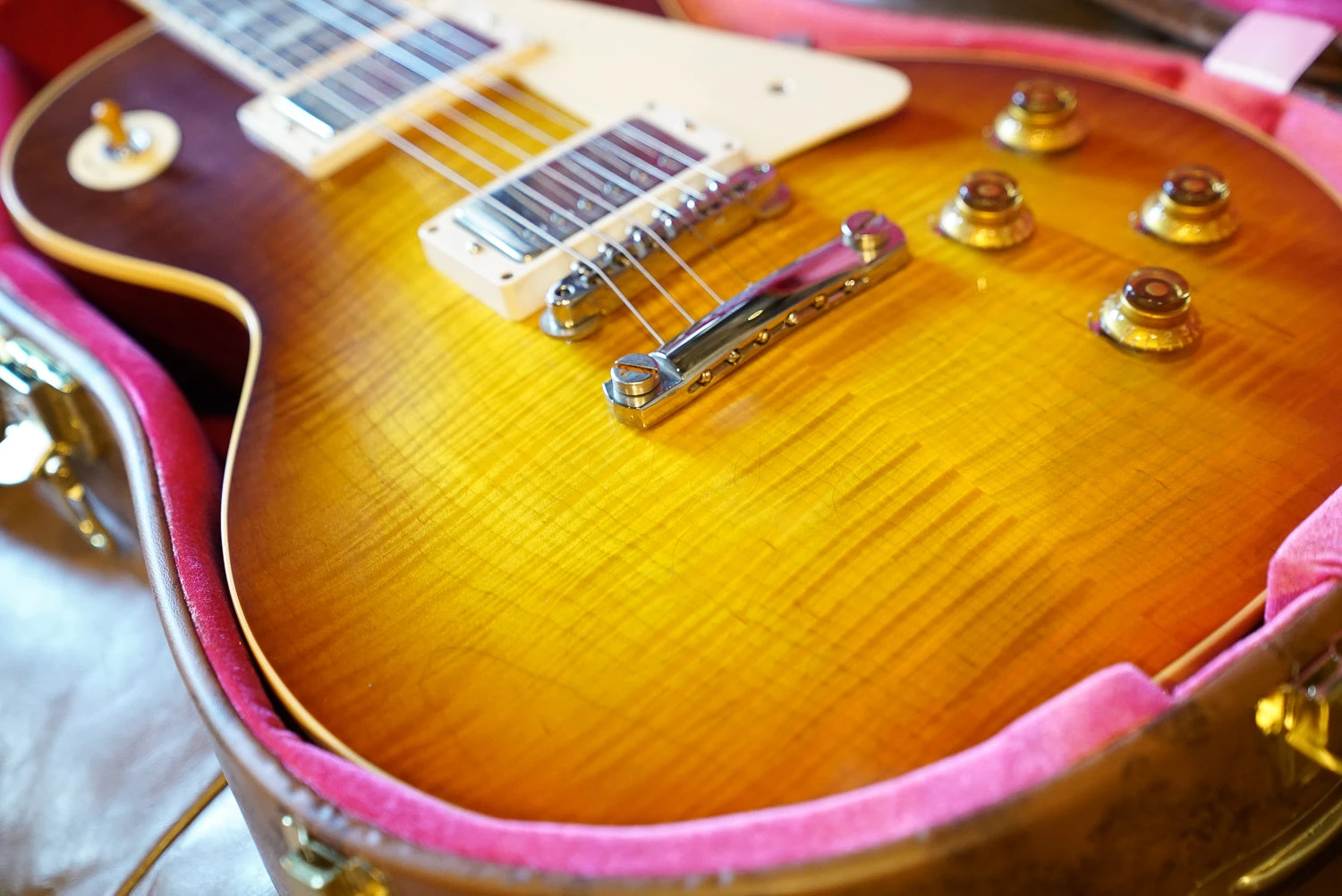 Gibson Custom Shop Murphy Lab Ultra Light Aged '59 Les Paul Standard Reissue - Royal Teaburst, Light Back Upgrade 4 Gibson Custom Shop Murphy Lab Ultra Light Aged '59 Les Paul Standard Reissue - Royal Teaburst, Light Back Upgrade - Image 4