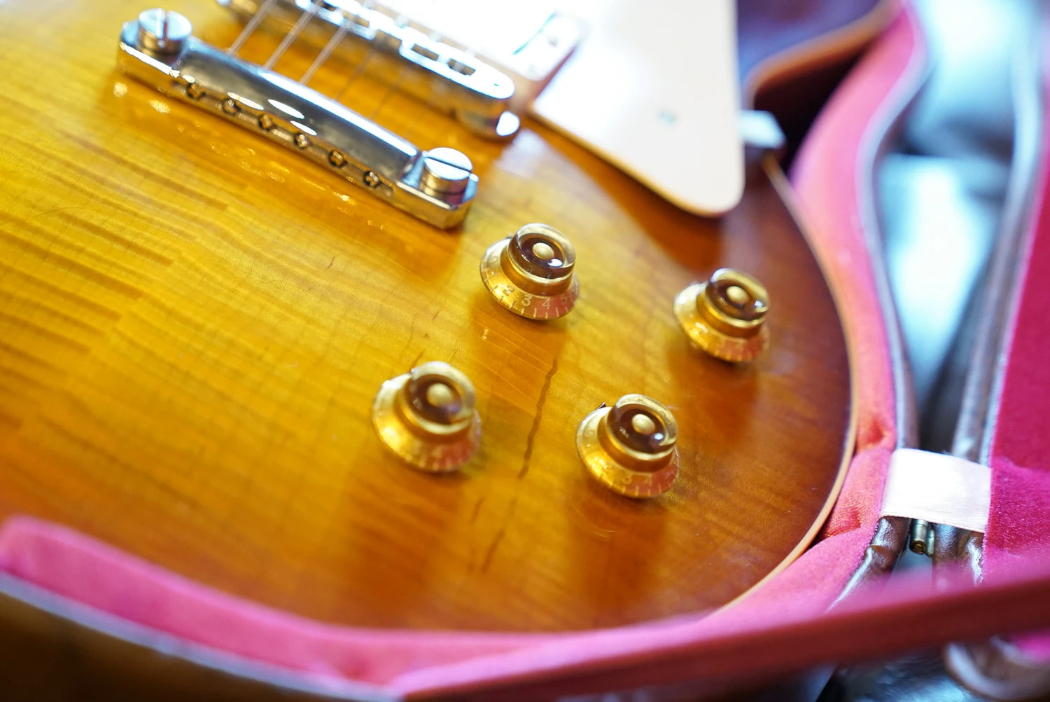 Gibson Custom Shop Murphy Lab Ultra Light Aged '59 Les Paul Standard Reissue - Royal Teaburst, Light Back Upgrade 5 Gibson Custom Shop Murphy Lab Ultra Light Aged '59 Les Paul Standard Reissue - Royal Teaburst, Light Back Upgrade - Image 5