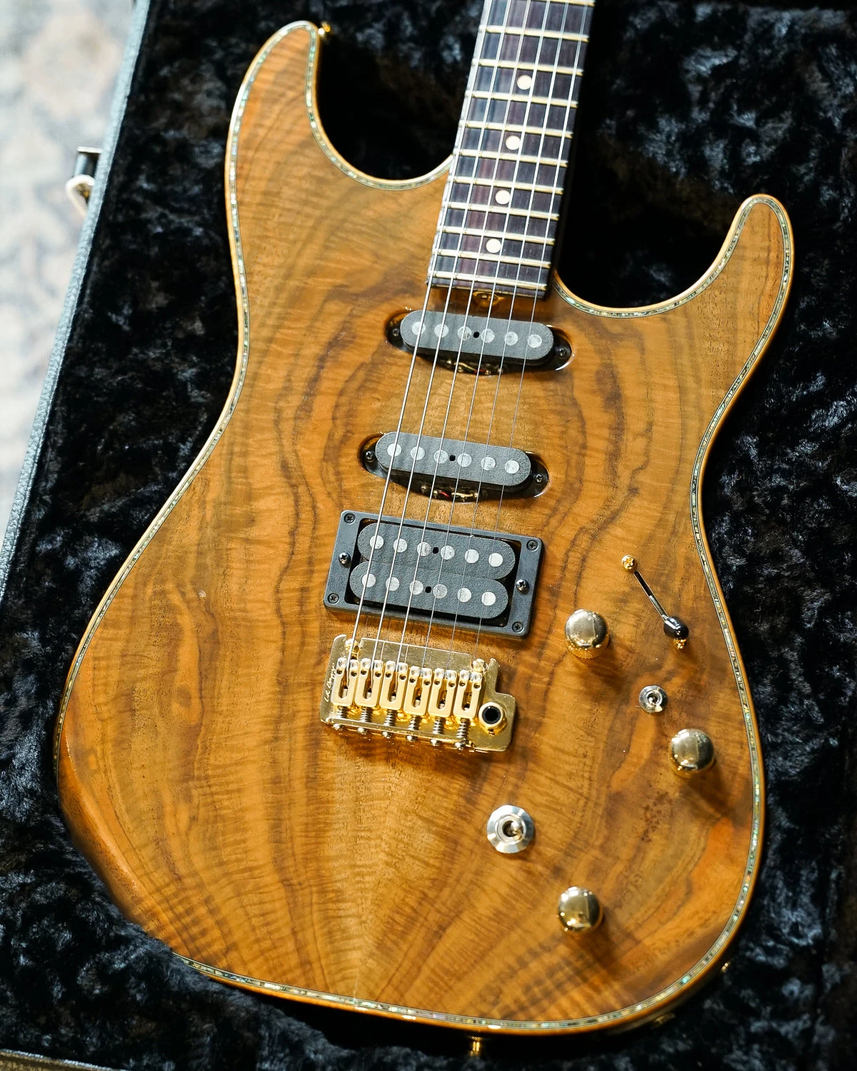 Pre-Owned Tom Anderson Hollow Drop Top Walnut Top W/Case "1999 3 Pre-Owned Tom Anderson Hollow Drop Top Walnut Top W/Case "1999 - Image 3