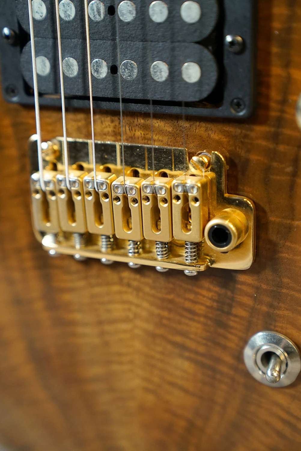 Pre-Owned Tom Anderson Hollow Drop Top Walnut Top W/Case "1999 6 Pre-Owned Tom Anderson Hollow Drop Top Walnut Top W/Case "1999 - Image 6