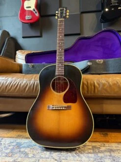 Pre-Owned Gibson 1942 Banner J-45