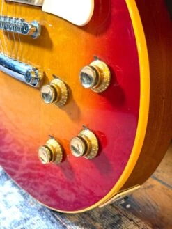 Pre-Owned 1973 Gibson Les Paul Deluxe Cherry Sunburst W/Case -Guitar Store IMG 1602 febca348 a0b8 4b19 93c2 28ab639cafd1