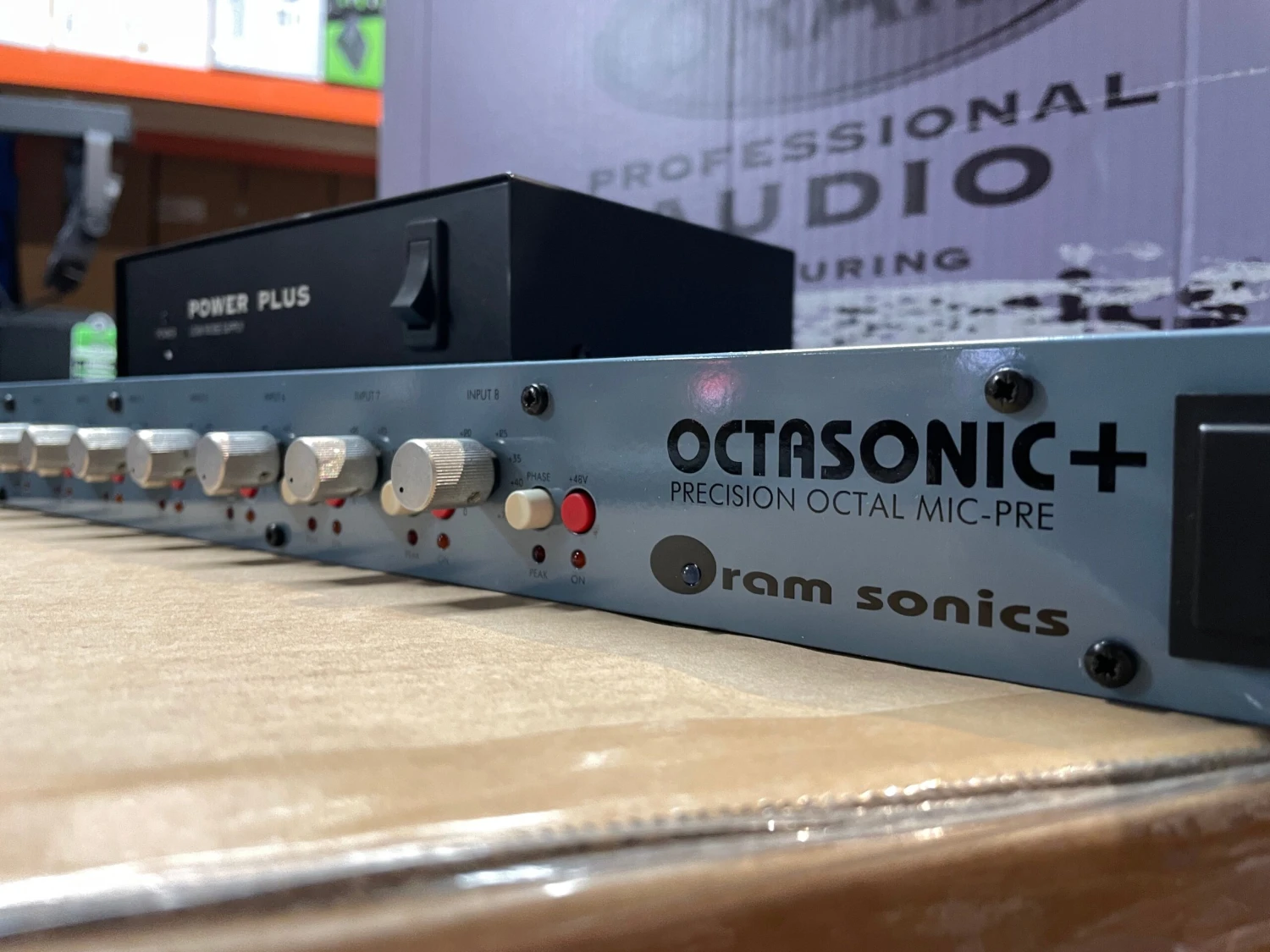 Pre-Owned Oram Sonics Octasonic+ 8-Channel Microphone Preamp Rack 2 Pre-Owned Oram Sonics Octasonic+ 8-Channel Microphone Preamp Rack - Image 2