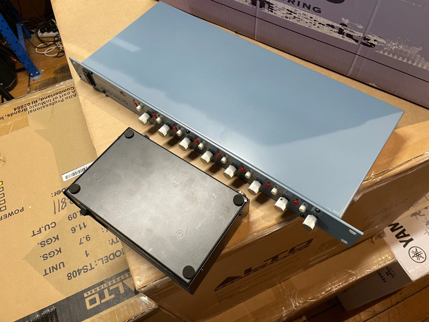 Pre-Owned Oram Sonics Octasonic+ 8-Channel Microphone Preamp Rack 6 Pre-Owned Oram Sonics Octasonic+ 8-Channel Microphone Preamp Rack - Image 6