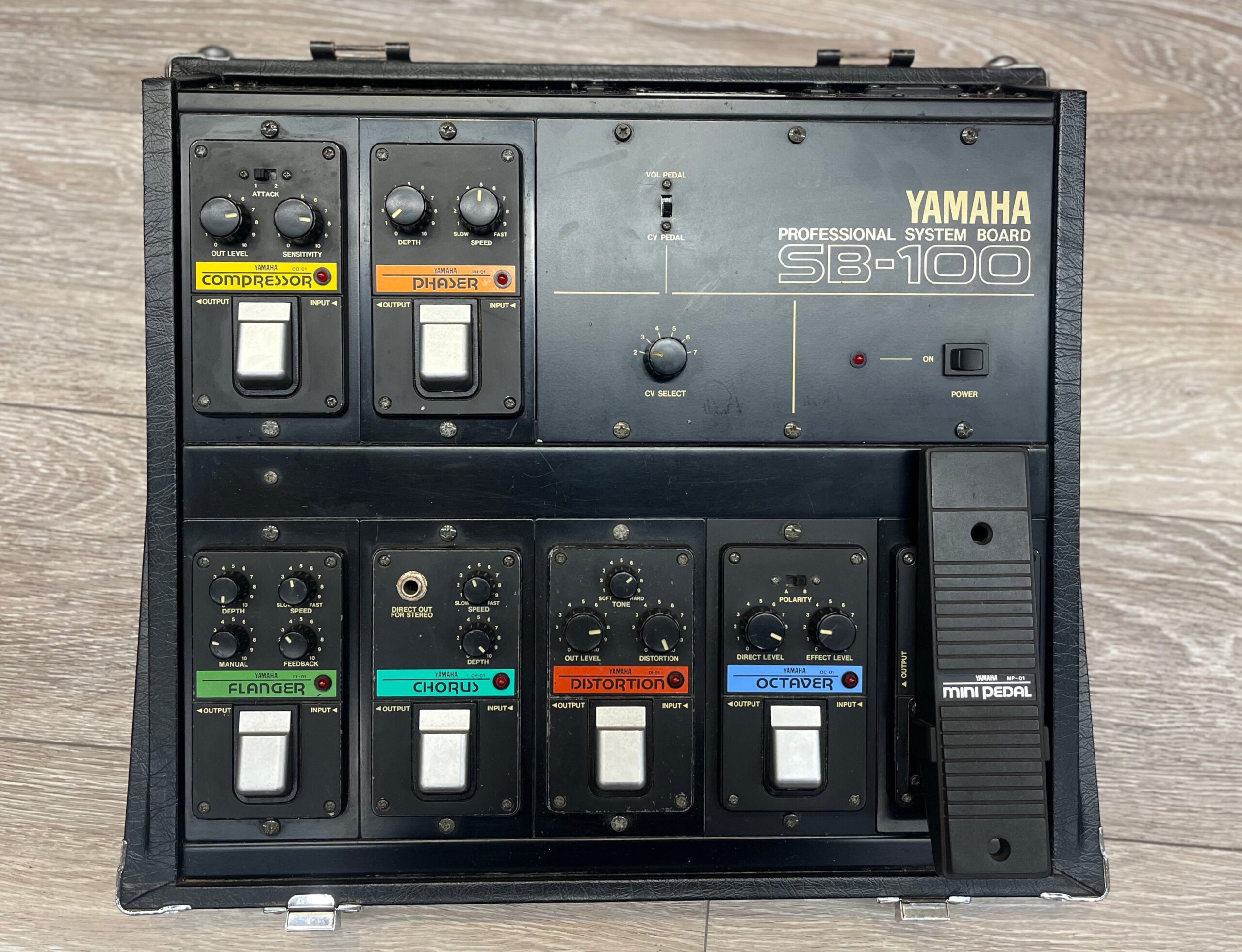 Pre-Owned Yamaha SB-100 Multi-Effect Pedalboard 1 Pre-Owned Yamaha SB-100 Multi-Effect Pedalboard