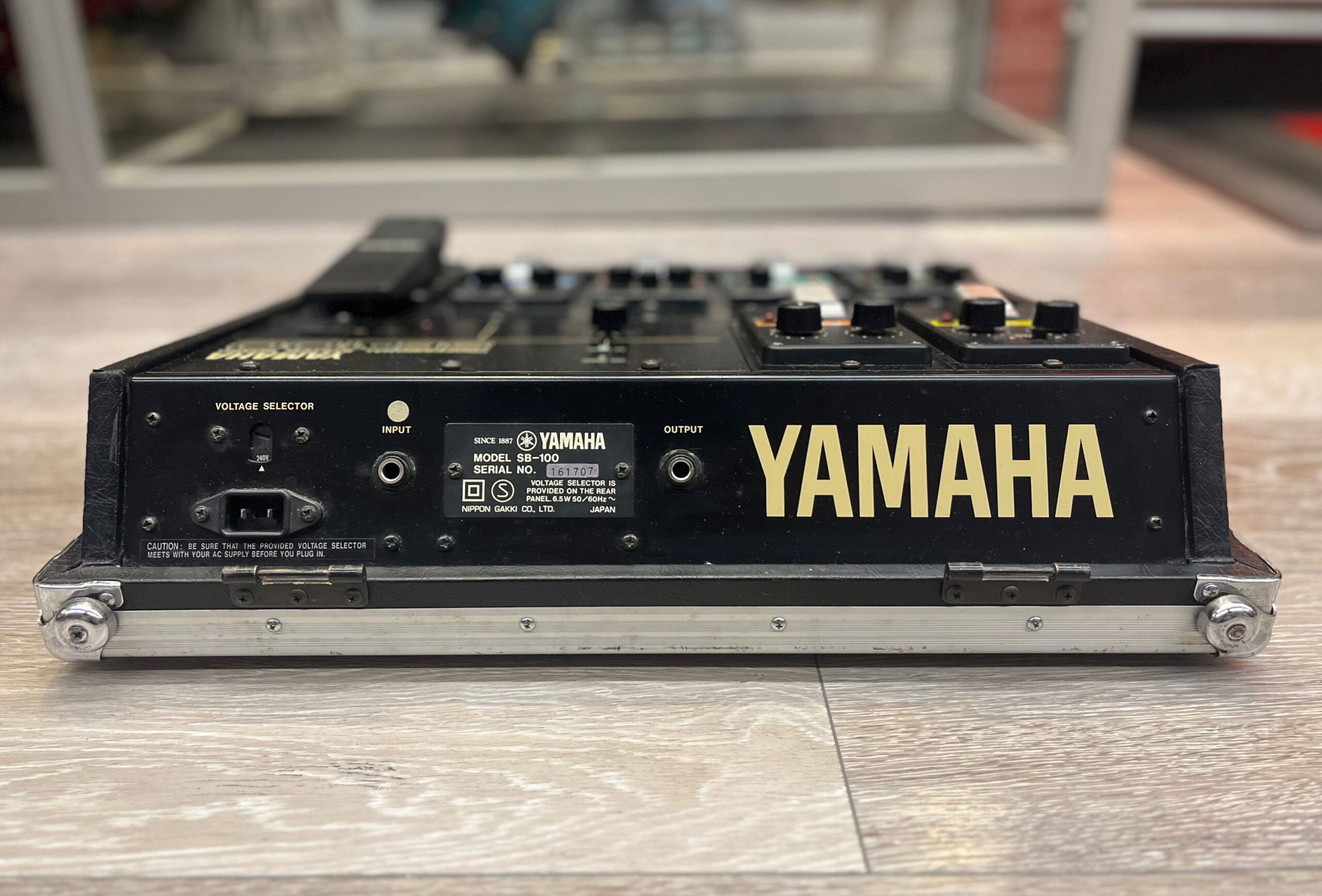 Pre-Owned Yamaha SB-100 Multi-Effect Pedalboard 3 Pre-Owned Yamaha SB-100 Multi-Effect Pedalboard - Image 3