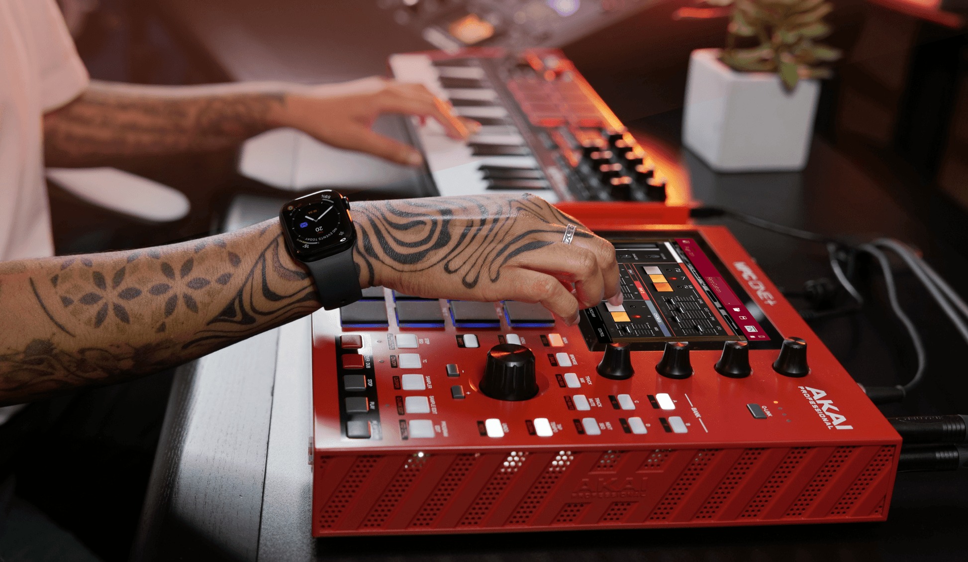 Front Page -Guitar Store carousel 3 jura mpkmini side vie