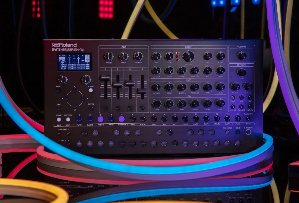 Roland SH-4d Synthesizer 1 Roland SH-4d Synthesizer